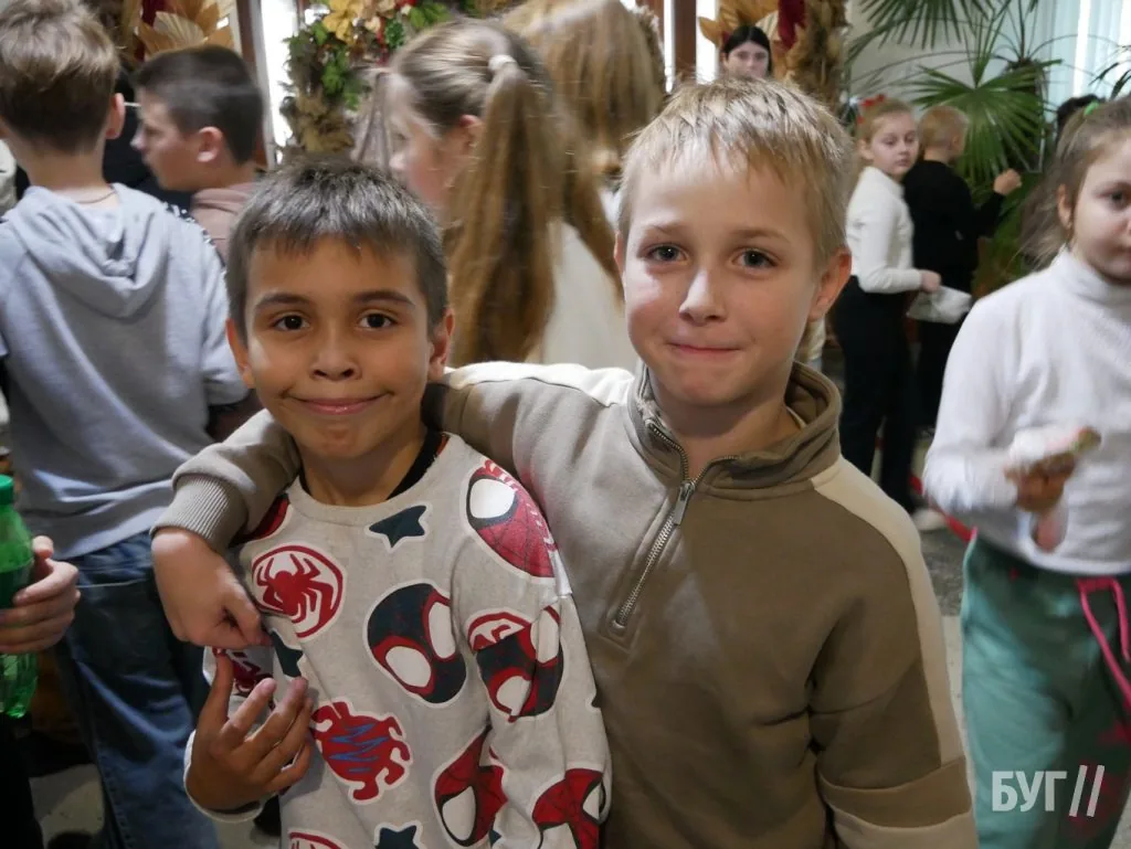 У гімназії №3 Володимира провели благодійний ярмарок на підтримку ЗСУ 56