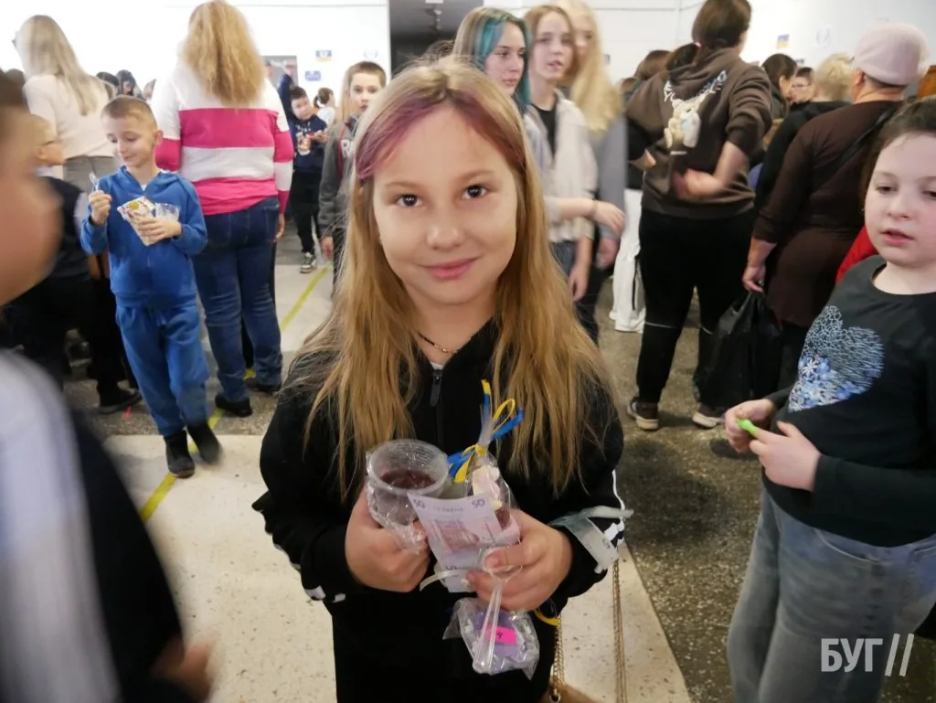 У гімназії №3 Володимира провели благодійний ярмарок на підтримку ЗСУ 57