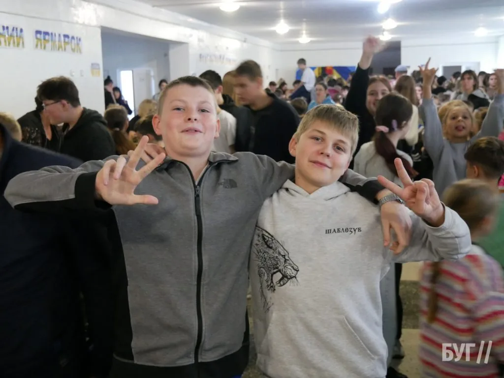 У гімназії №3 Володимира провели благодійний ярмарок на підтримку ЗСУ 59