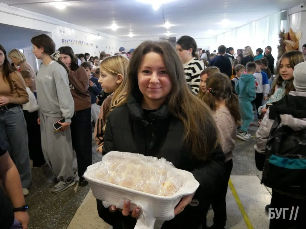 У гімназії №3 Володимира провели благодійний ярмарок на підтримку ЗСУ 61