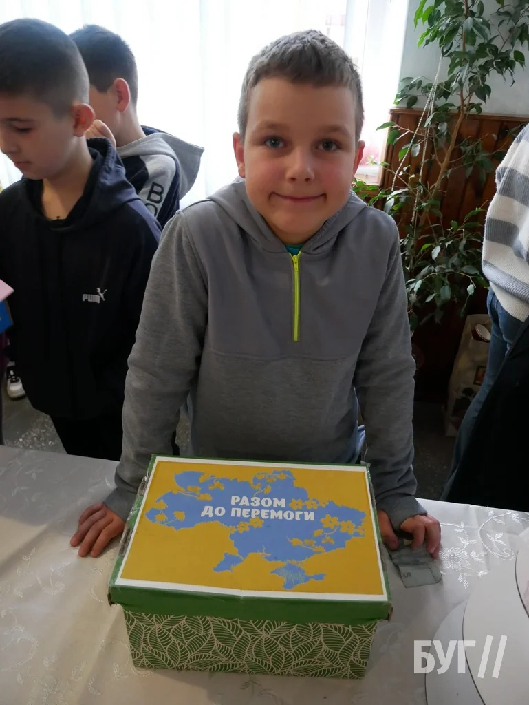 У гімназії №3 Володимира провели благодійний ярмарок на підтримку ЗСУ 64
