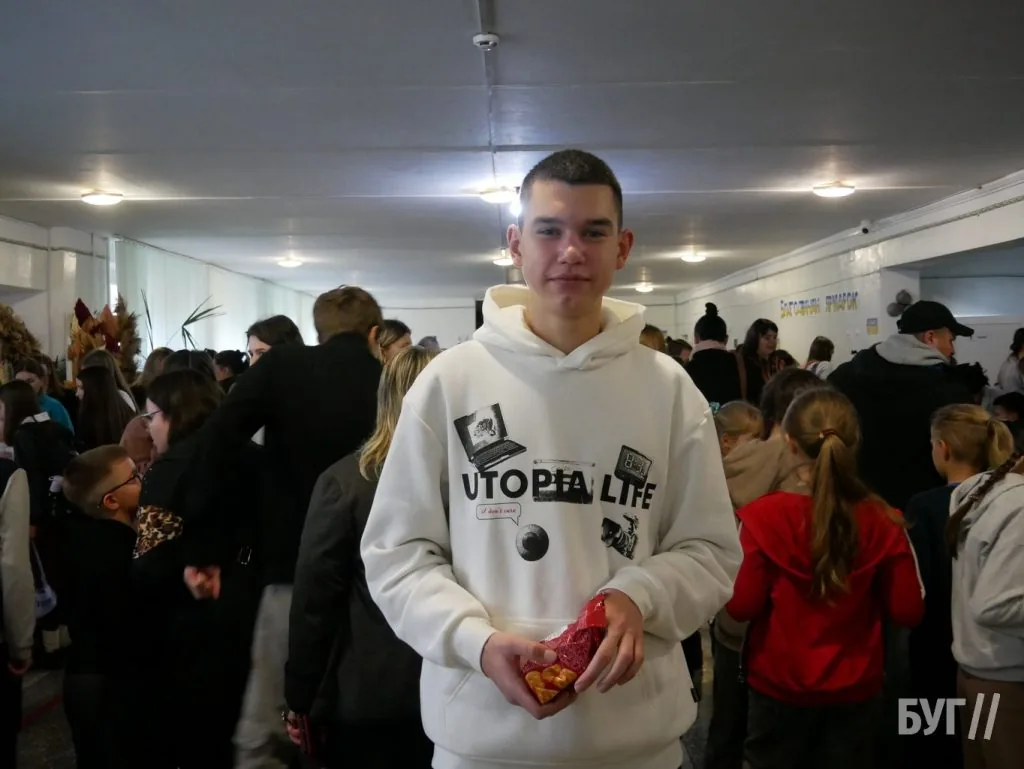 У гімназії №3 Володимира провели благодійний ярмарок на підтримку ЗСУ 67