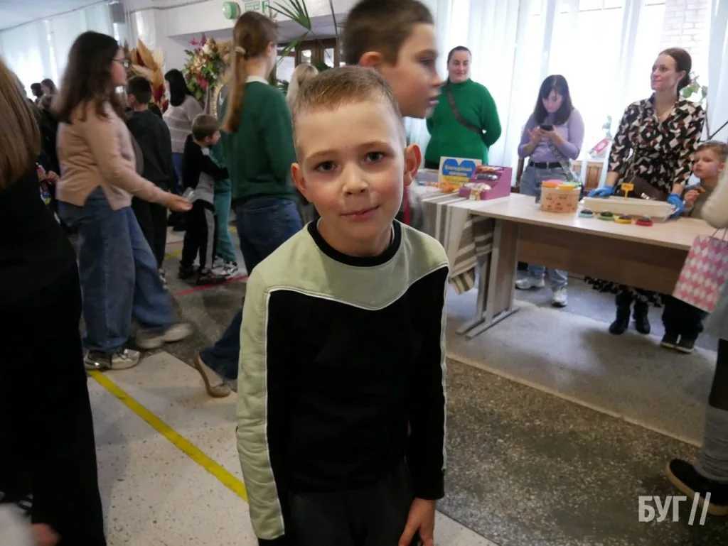 У гімназії №3 Володимира провели благодійний ярмарок на підтримку ЗСУ 76