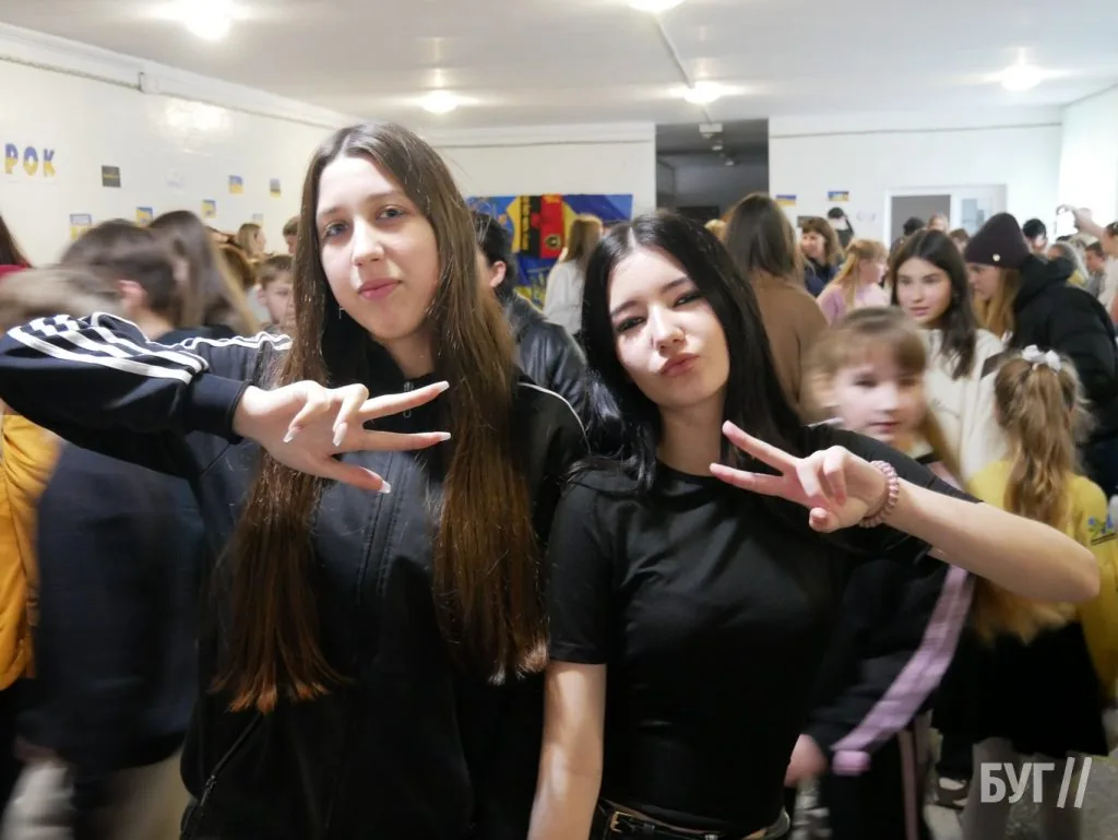 У гімназії №3 Володимира провели благодійний ярмарок на підтримку ЗСУ 77