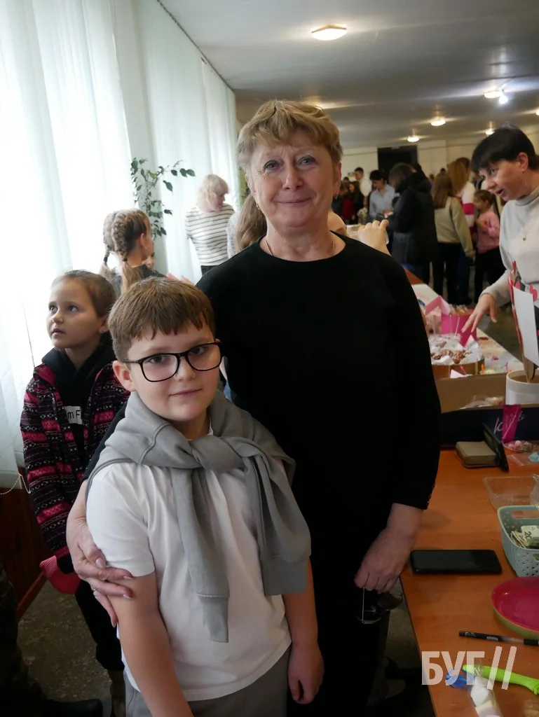 У гімназії №3 Володимира провели благодійний ярмарок на підтримку ЗСУ 83