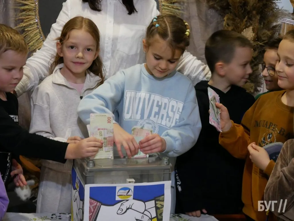 У гімназії №3 Володимира провели благодійний ярмарок на підтримку ЗСУ 84