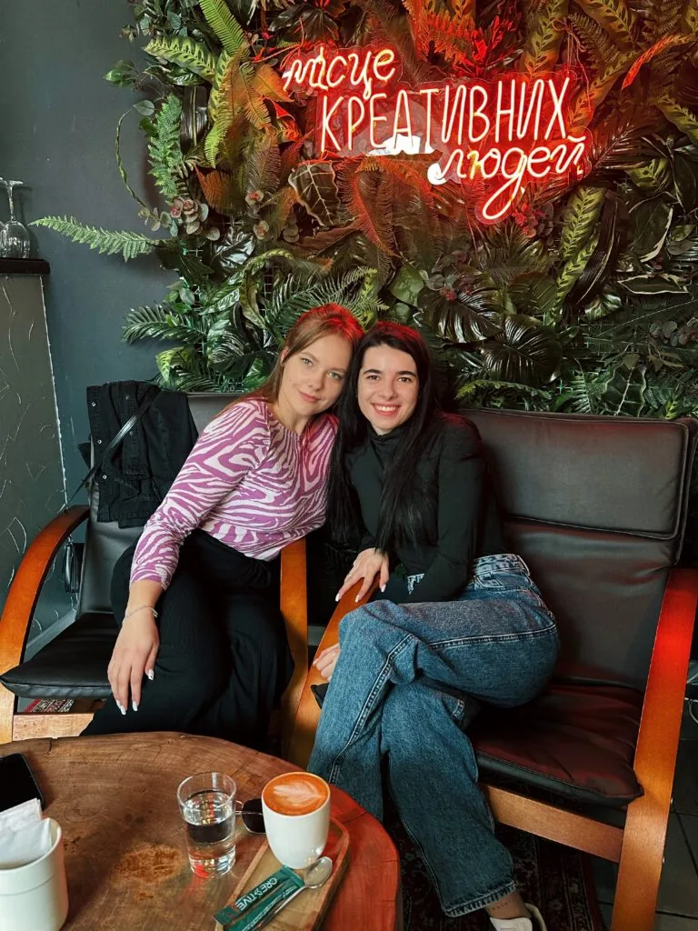 Красуня БУГу: Даша Жаліс з Нововолинська — мама, SMM-ниця й дівчина, що несе у світ творчість 5