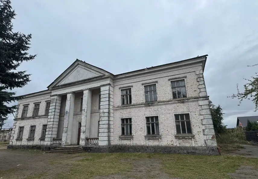 У Нововолинську продають приміщення під готель за 8 мільйонів 3