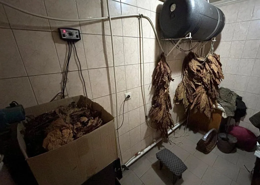 На Ковельщині з підпільного виробництва вилучили майже тонну тютюну та партію готових цигарок 2