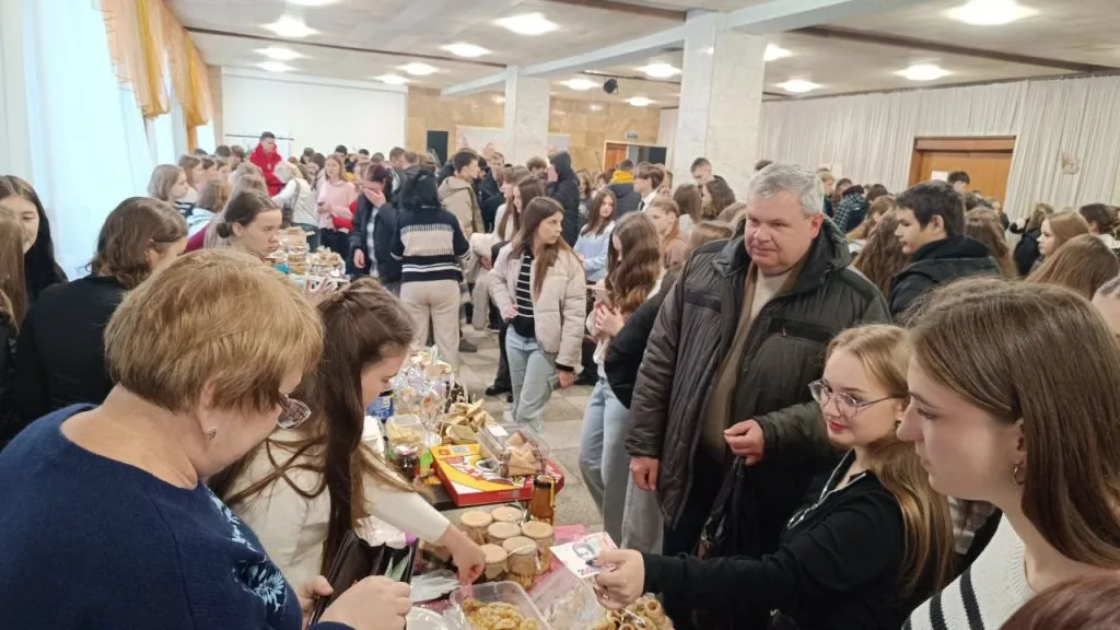 День коледжу у Володимирі відзначили добром: ярмарок зібрав понад 156 000 грн для захисників 5