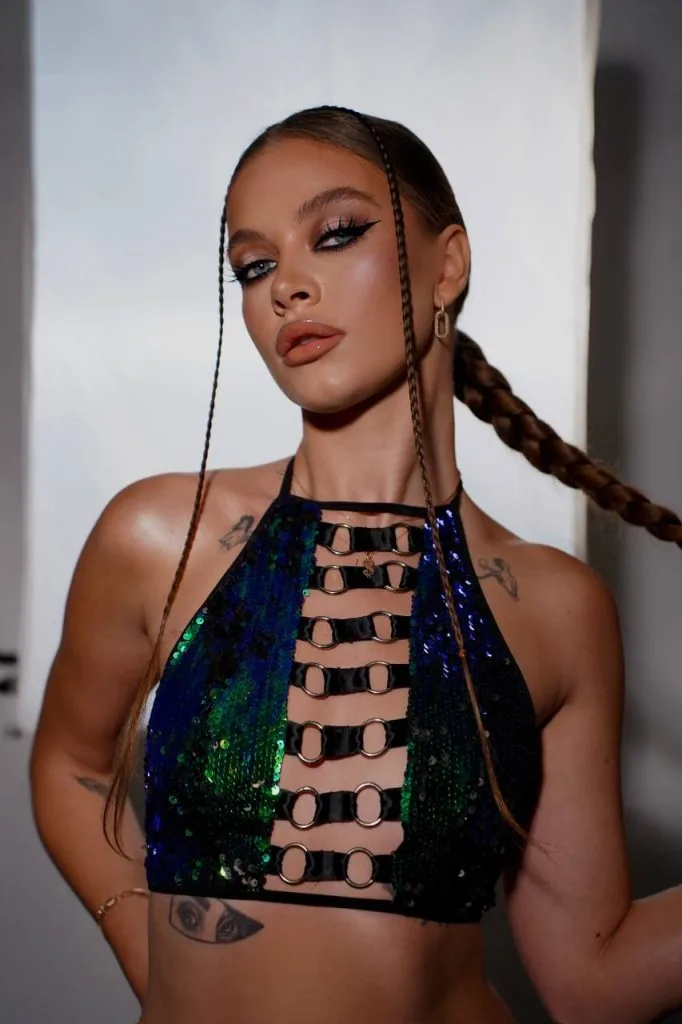 Красуня БУГу: танцівниця Яна Процюк з Нововолинська та її шлях у гарячому ритмі танцю 16