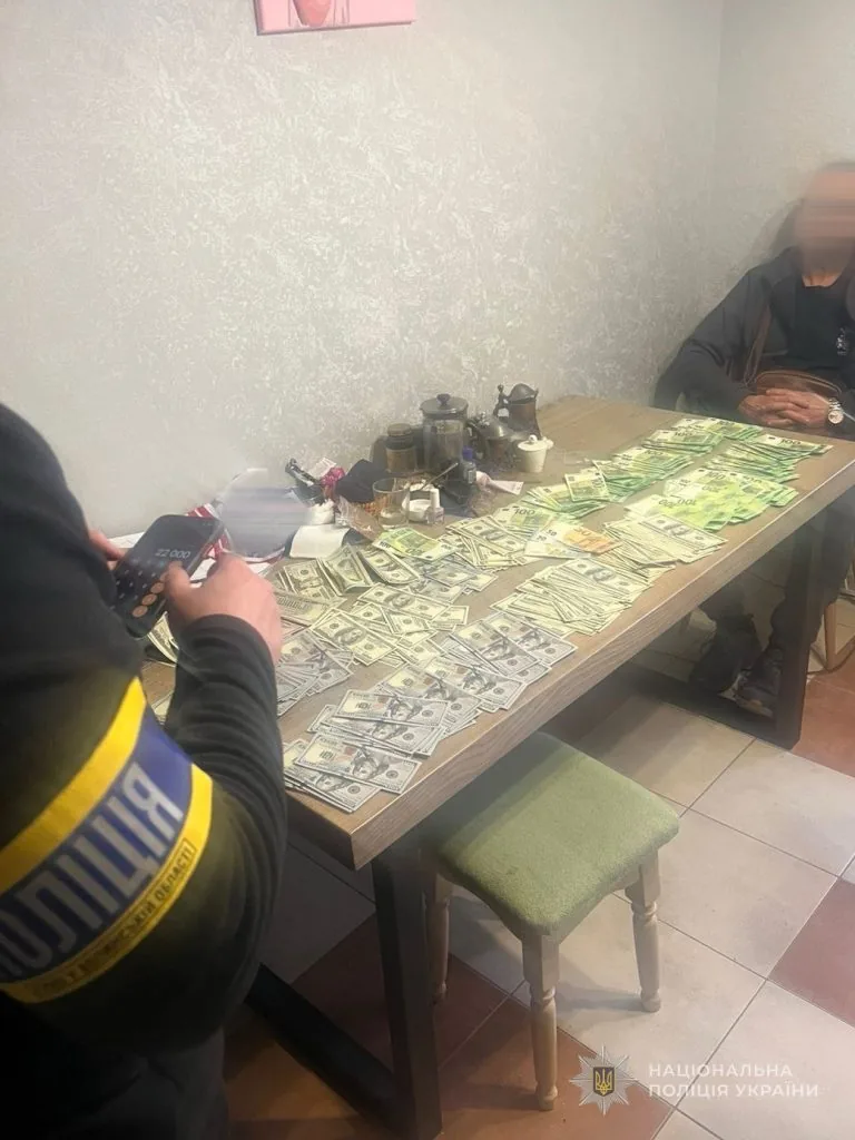 На Волині викрили ділків, які продавали замаскований тетракаїн 3