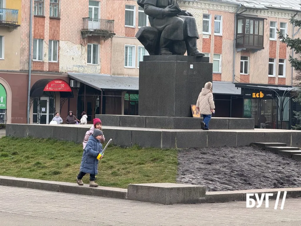 Місто буденне: за календарем зима, а на вулицях Нововолинська світло й сонячно 7