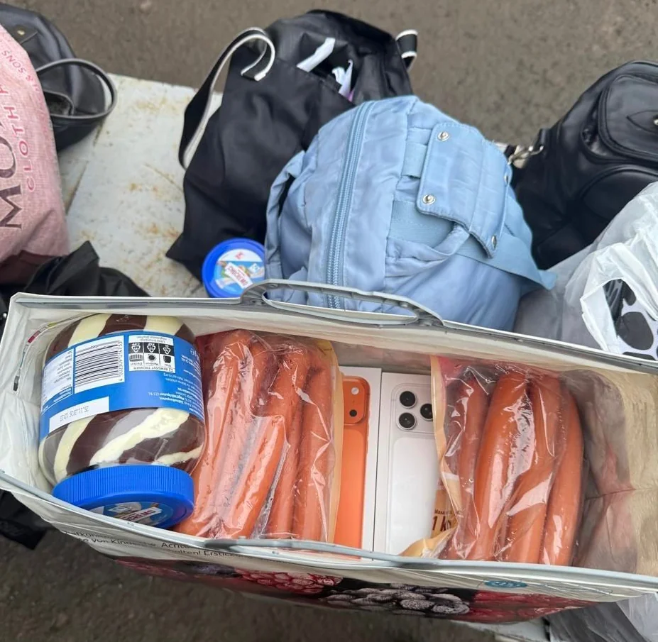 Контрабанда iPhone: прикордонники знайшли телефони, сховані серед харчів