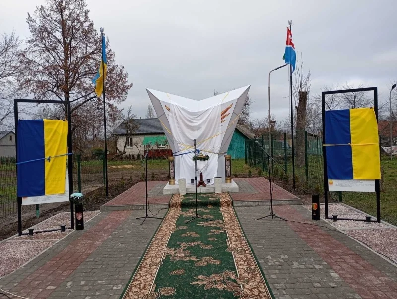 У Павлівській громаді відкрили Алею Героїв 3