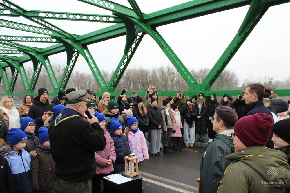 У Володимир передали Вифлеємський вогонь миру 4
