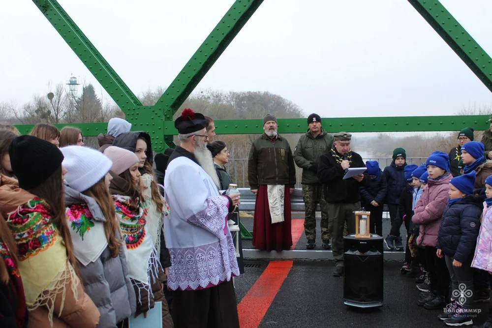 У Володимир передали Вифлеємський вогонь миру 6