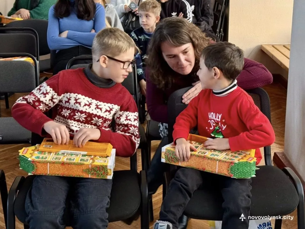 Для дітей Захисників у Нововолинську провели різдвяно-новорічне свято 4