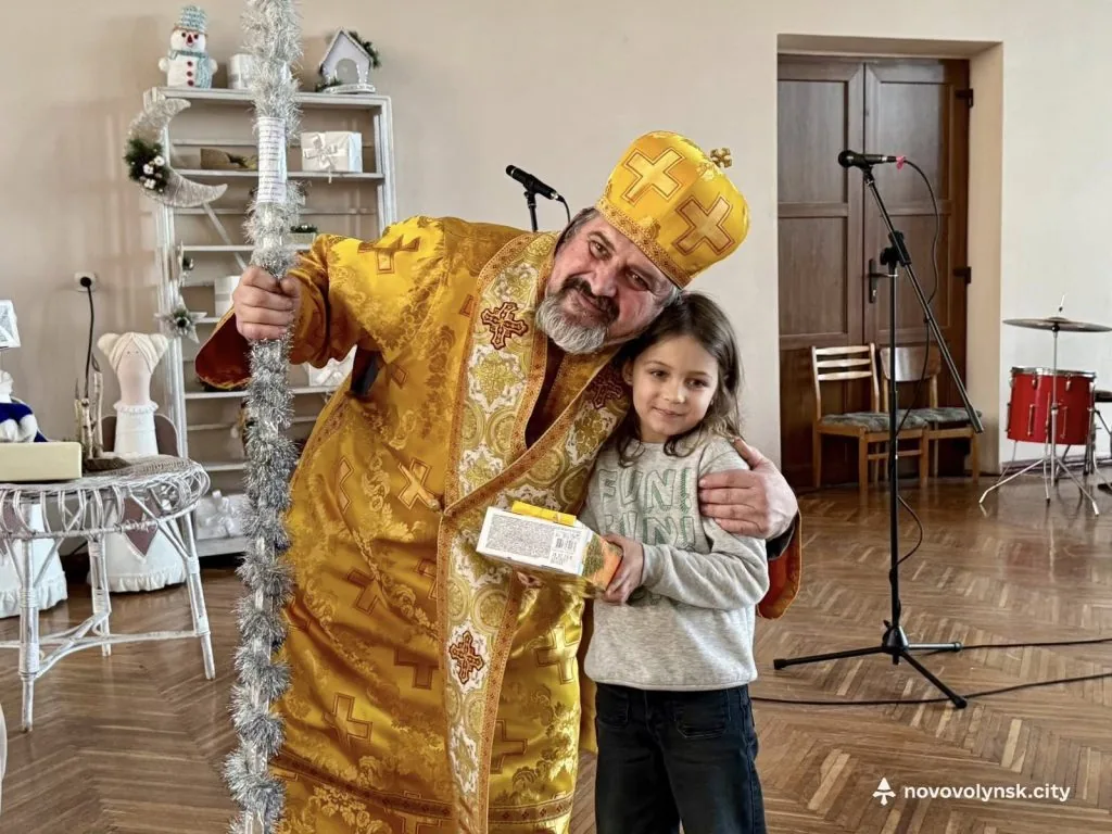 Для дітей Захисників у Нововолинську провели різдвяно-новорічне свято 8