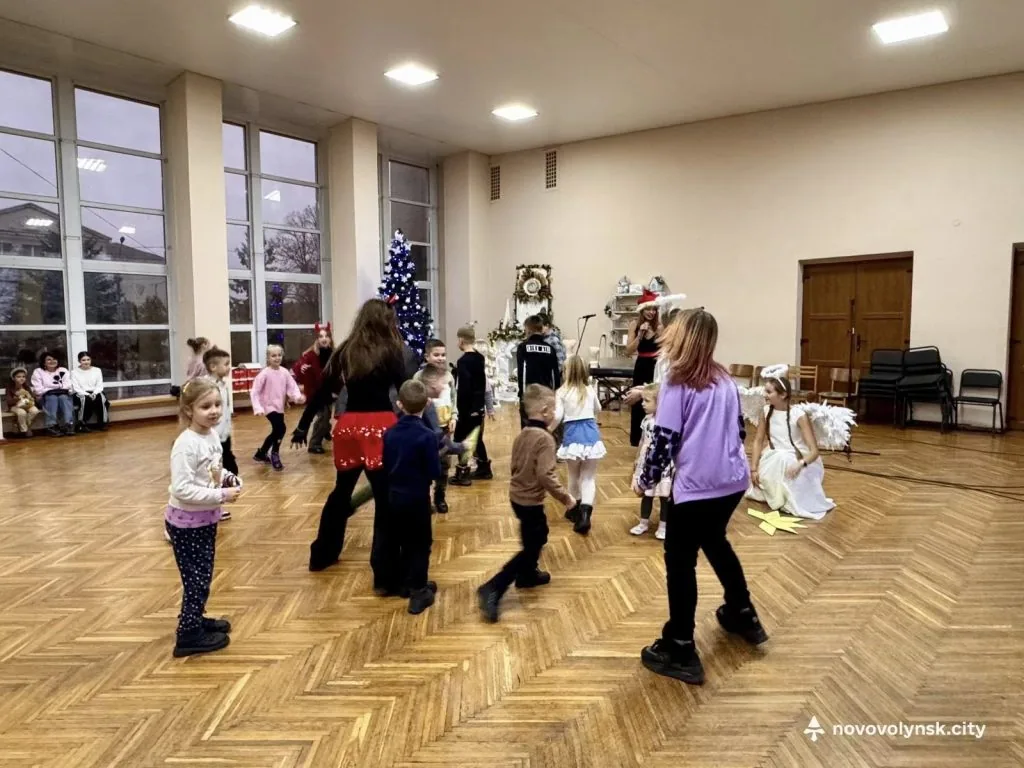 Для дітей Захисників у Нововолинську провели різдвяно-новорічне свято 11