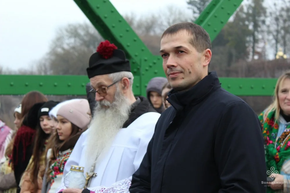 У Володимир передали Вифлеємський вогонь миру 3