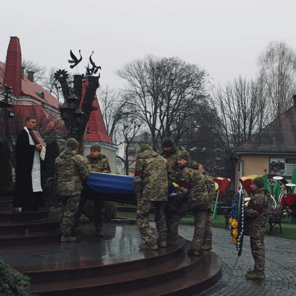 Володимирська громада попрощалася з померлим Захисником Олегом Гринишином 5