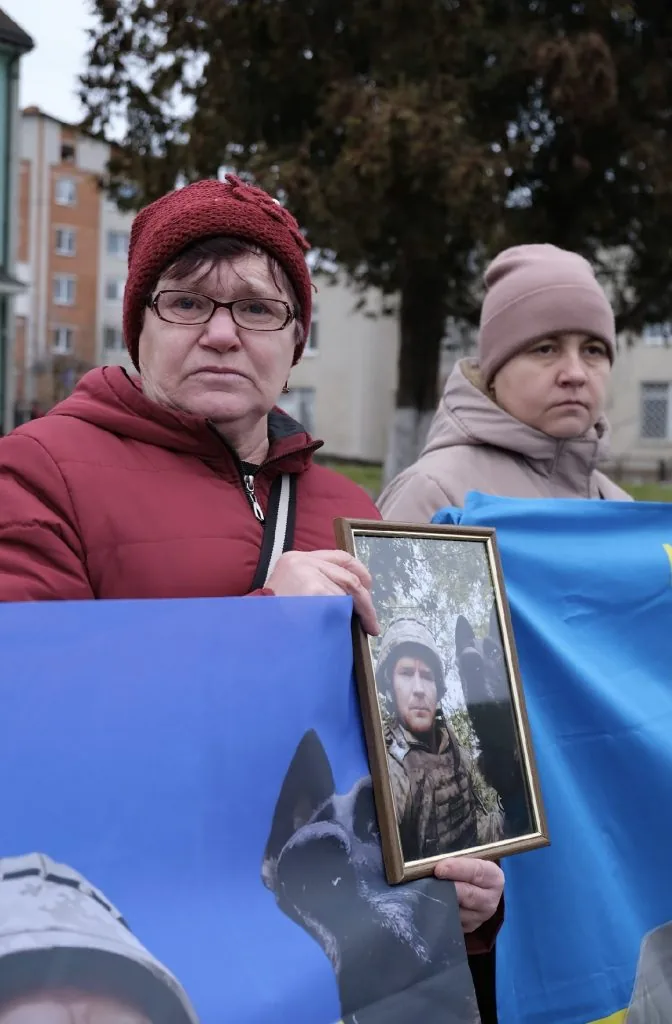 У Володимирі відбулася мирна акція на підтримку військовополонених та зниклих безвісти 11