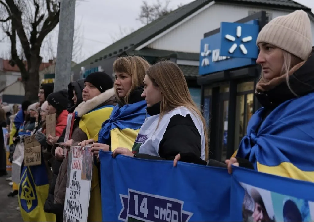 У Володимирі відбулася мирна акція на підтримку військовополонених та зниклих безвісти 12