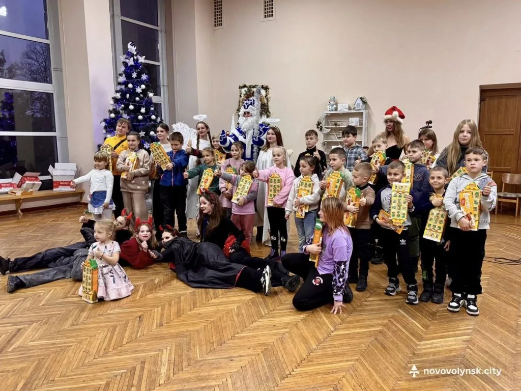 Для дітей Захисників у Нововолинську провели різдвяно-новорічне свято 13