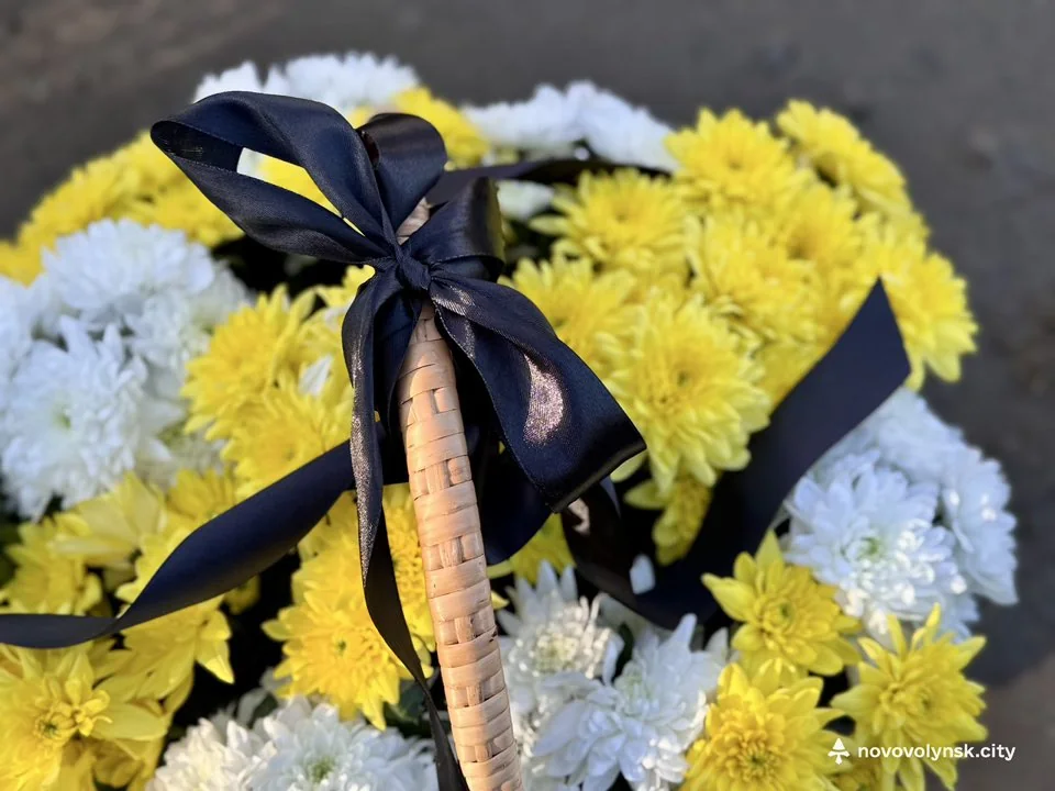 Трагічно загинув у ДТП: громада Нововолинська попрощалася із Захисником Романом Пасальським 3