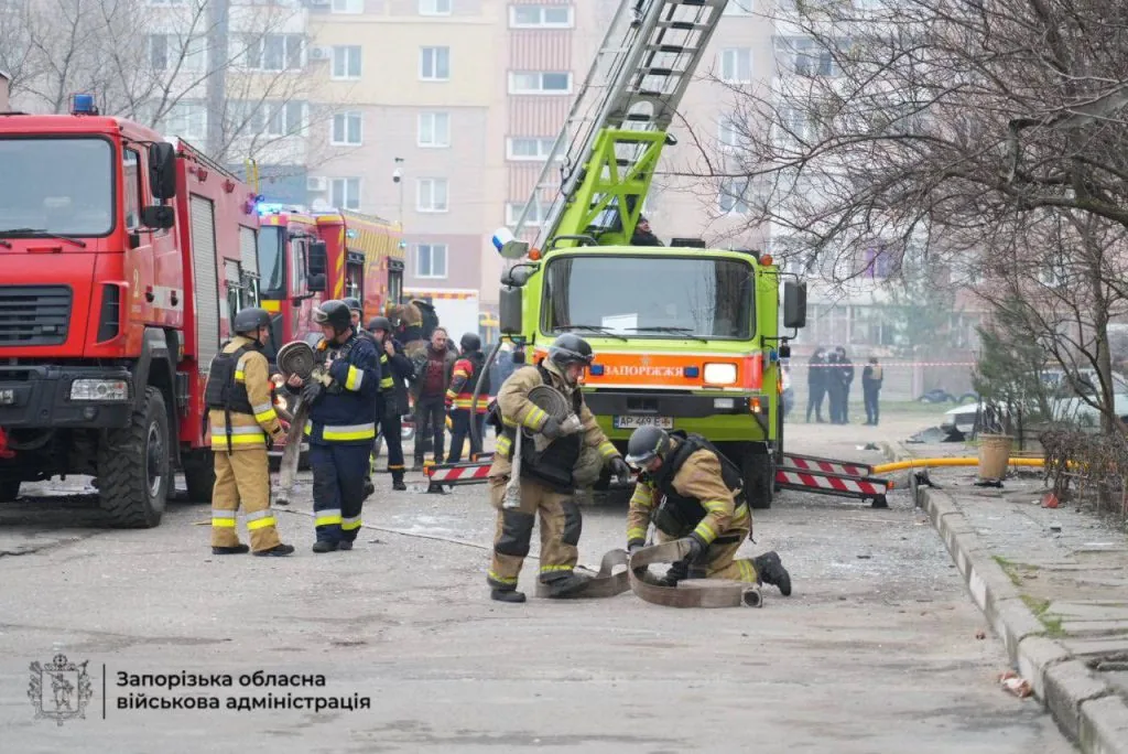 У Запоріжжі росіяни скинули авіабомбу на багатоповерхівку 8