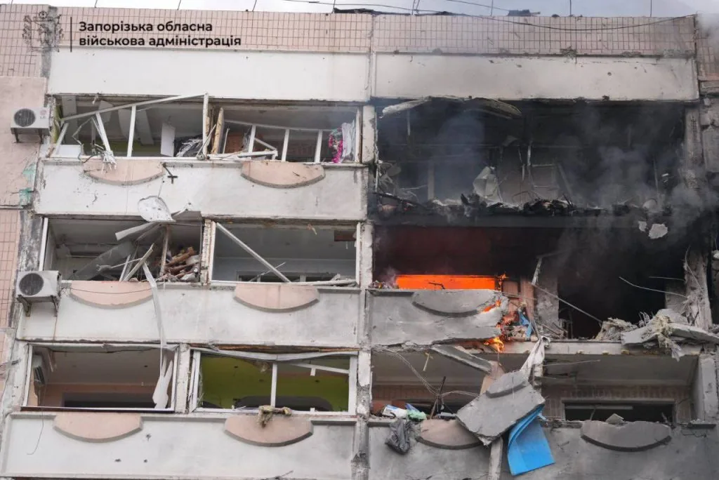 У Запоріжжі росіяни скинули авіабомбу на багатоповерхівку 2