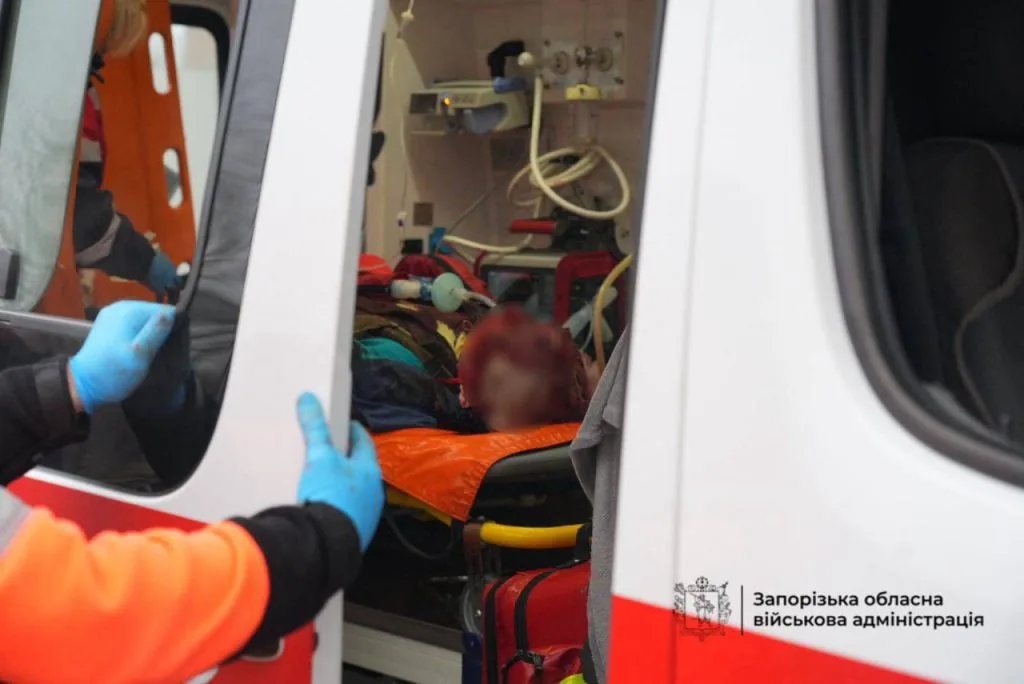 У Запоріжжі росіяни скинули авіабомбу на багатоповерхівку 3