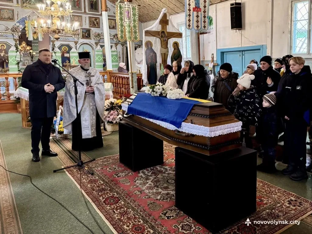 Громада Нововолинська провела в останню Захисника Віктора Коржана 2