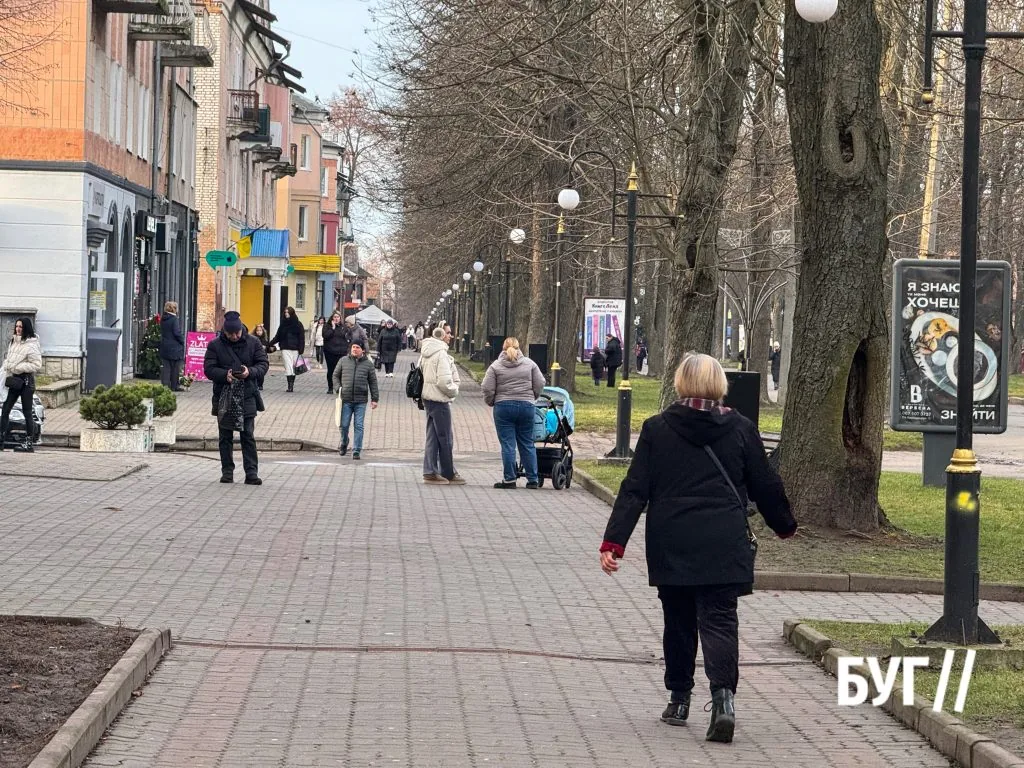 Місто буденне: за календарем зима, а на вулицях Нововолинська світло й сонячно 13