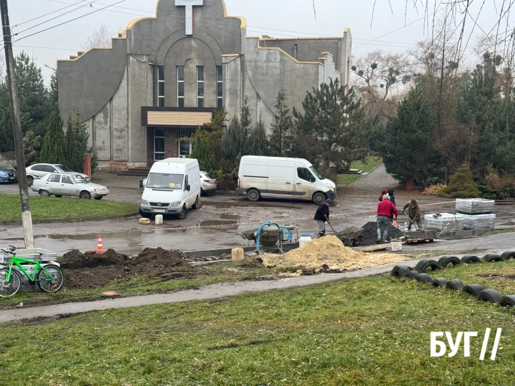 Фото дня: у Нововолинську продовжують ремонт тротуару на мікрорайоні Шахтарському 2