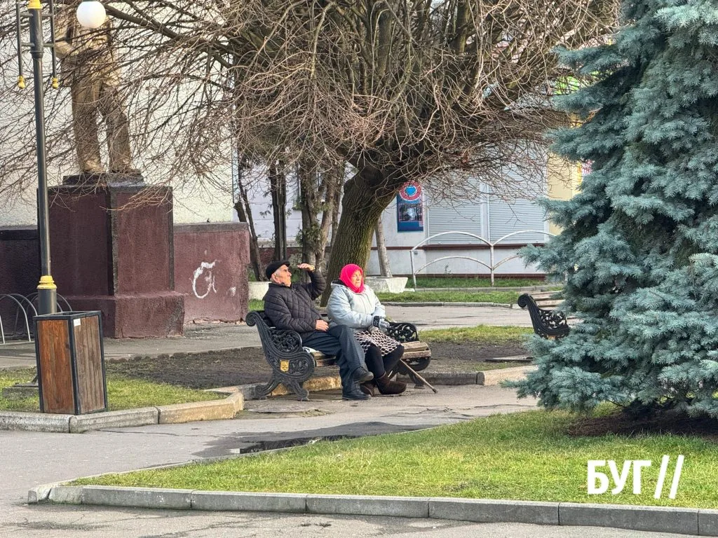 Місто буденне: за календарем зима, а на вулицях Нововолинська світло й сонячно 15