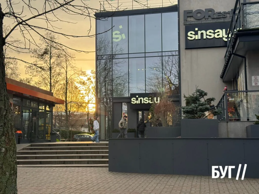 Місто буденне: за календарем зима, а на вулицях Нововолинська світло й сонячно 9