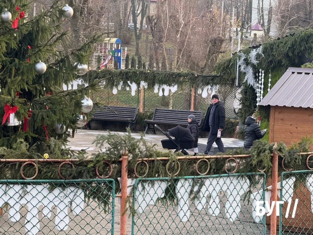 Місто буденне: за календарем зима, а на вулицях Нововолинська світло й сонячно 11