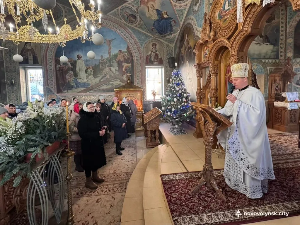 Настоятеля Хресто-Воздвиженського храму у Нововолинську відзначили медаллю «За заслуги перед містом» 7