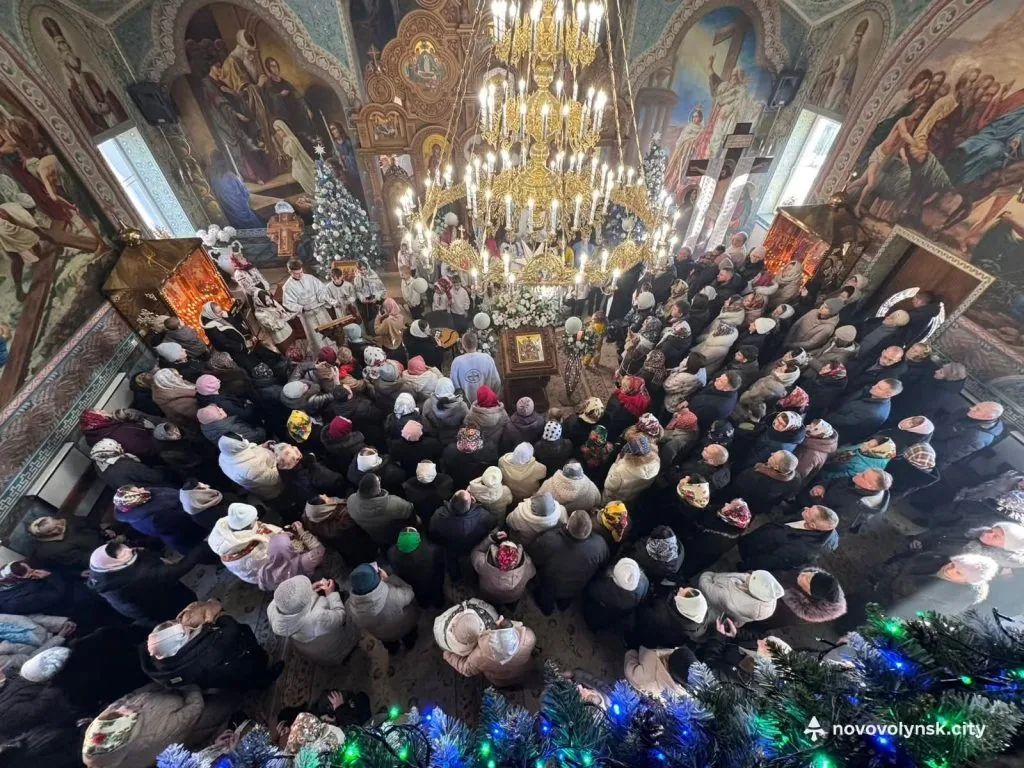 Настоятеля Хресто-Воздвиженського храму у Нововолинську відзначили медаллю «За заслуги перед містом» 6