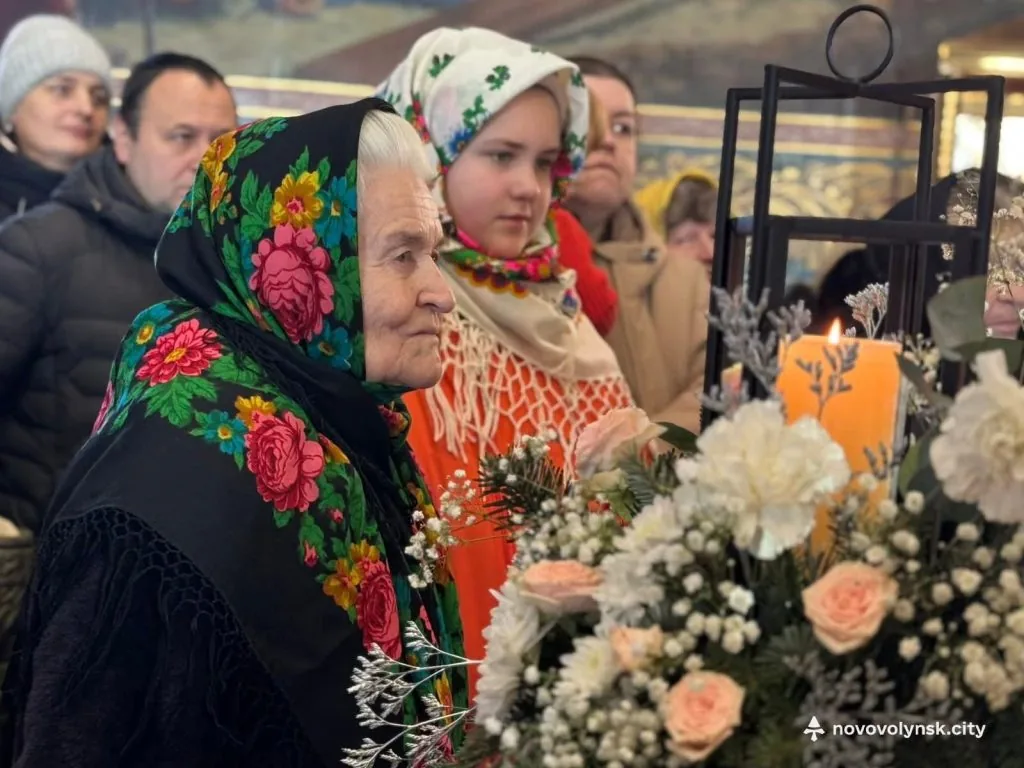 Настоятеля Хресто-Воздвиженського храму у Нововолинську відзначили медаллю «За заслуги перед містом» 5