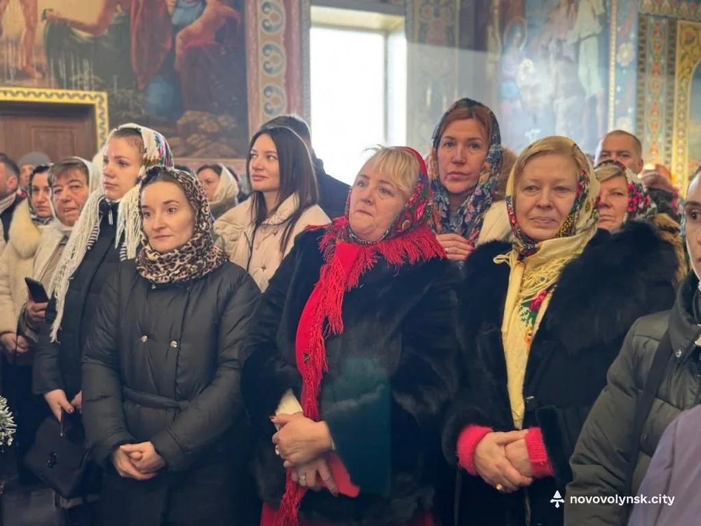 Настоятеля Хресто-Воздвиженського храму у Нововолинську відзначили медаллю «За заслуги перед містом» 4