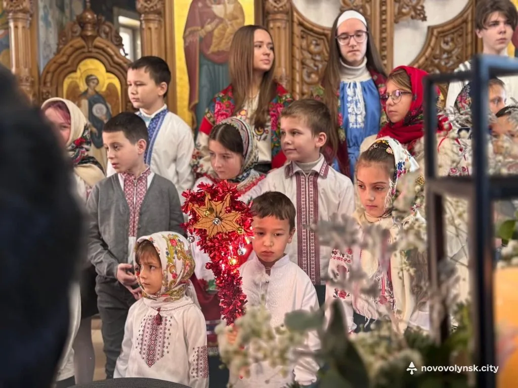 Настоятеля Хресто-Воздвиженського храму у Нововолинську відзначили медаллю «За заслуги перед містом» 3