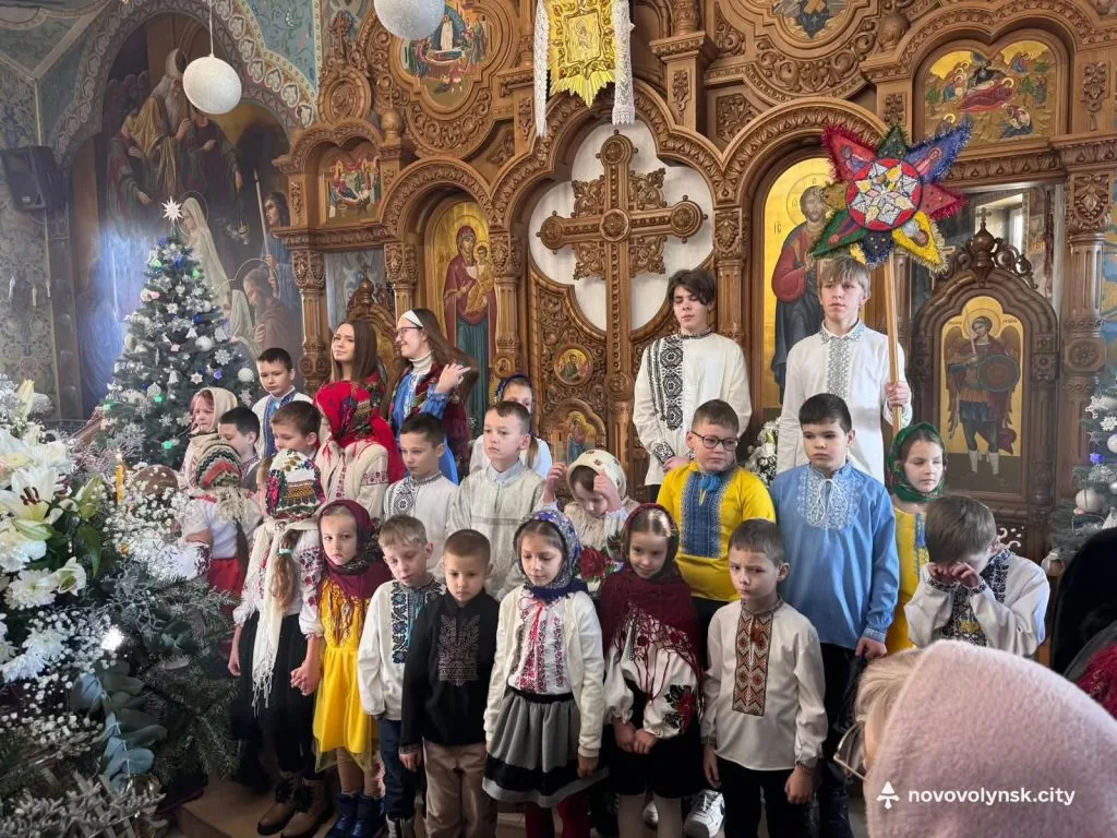 Настоятеля Хресто-Воздвиженського храму у Нововолинську відзначили медаллю «За заслуги перед містом» 2