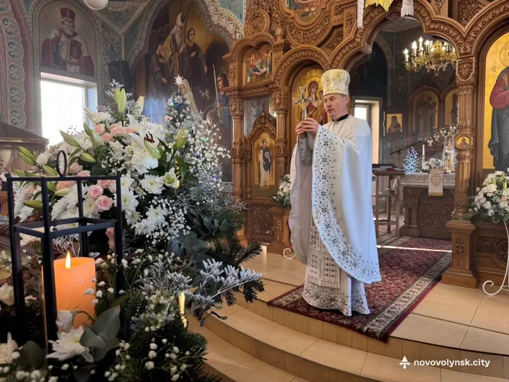 Настоятеля Хресто-Воздвиженського храму у Нововолинську відзначили медаллю «За заслуги перед містом» 1