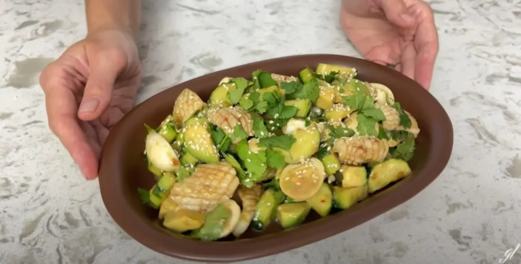 Приготуйте три яскраві, святкові та корисні салати без майонезу 2