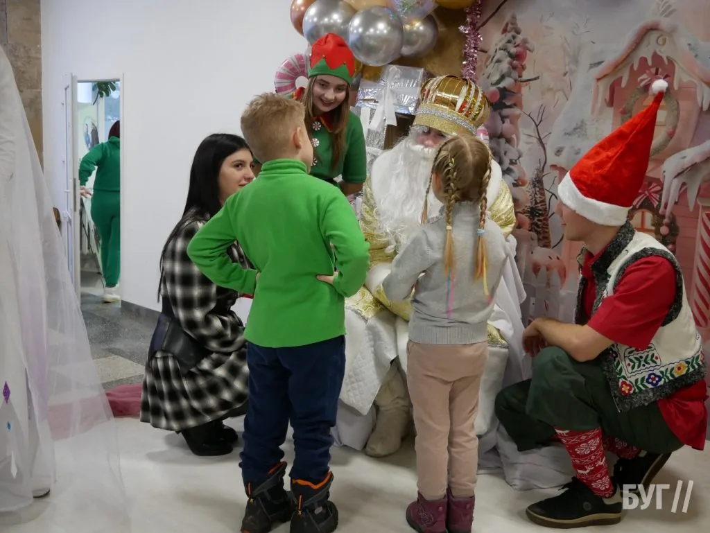 У Володимирі відкрили резиденцію Святого Миколая: для дітей влаштували святкове дійство 18