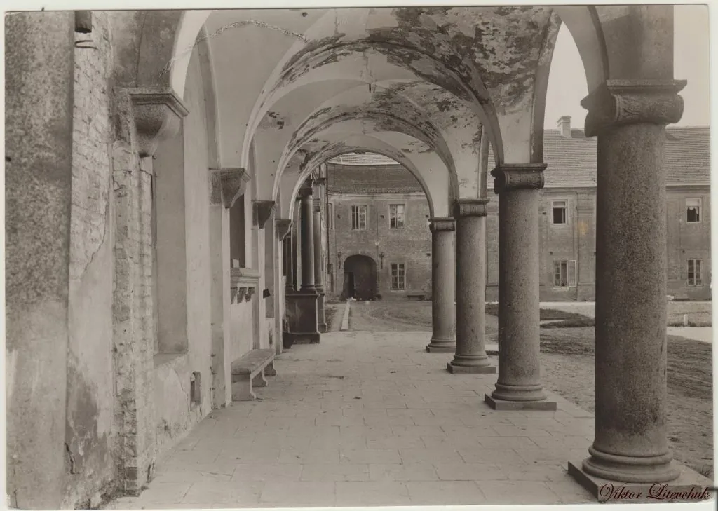 Олика 1920-х років на унікальних ретро-фото: костели та замок крізь об’єктив історії 4