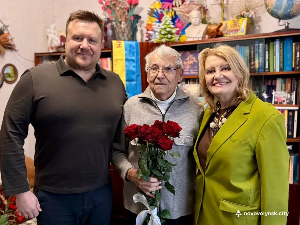 У Нововолинську привітали з днем народження поета-пісняра й композитора Олександра Каліщука 2